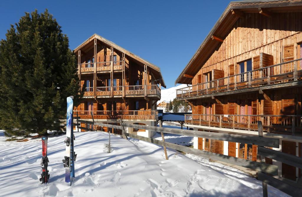 RÉSIDENCE LES CHALETS DES CIMES – La Toussuire Savoie